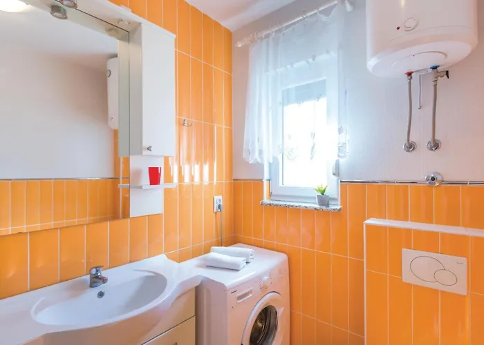 With Sea View 02 Apartman Makarska