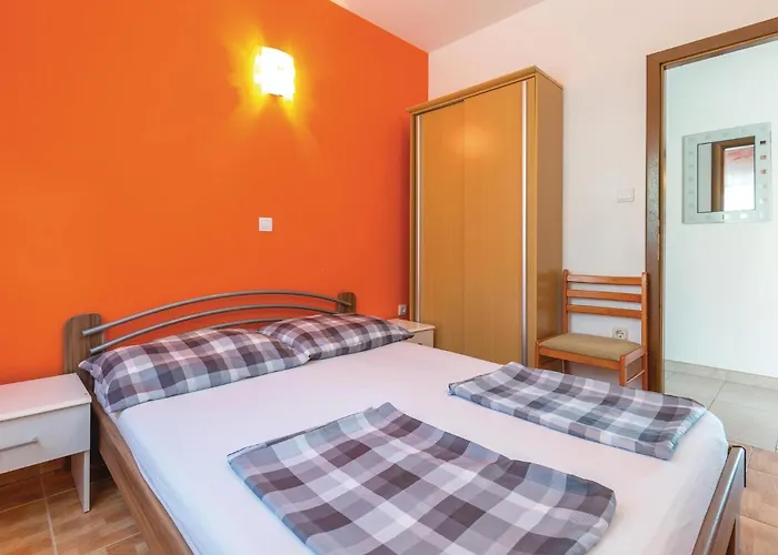 Apartman With Sea View 02