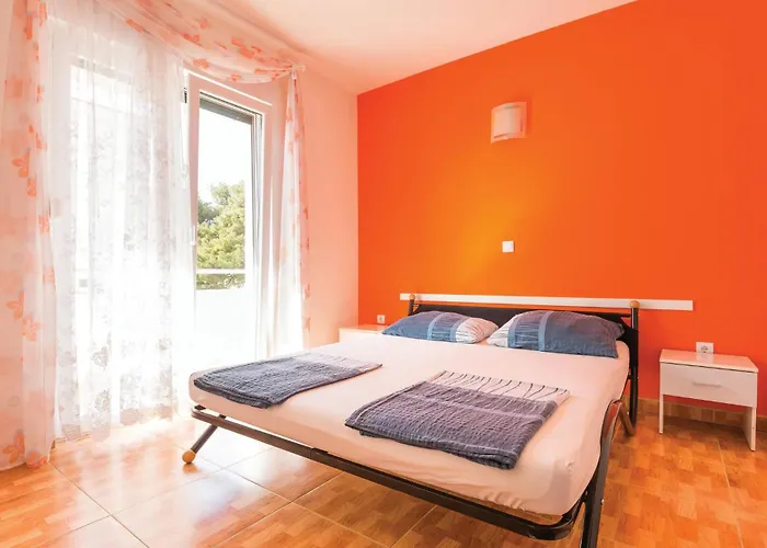 Apartman With Sea View 02 *