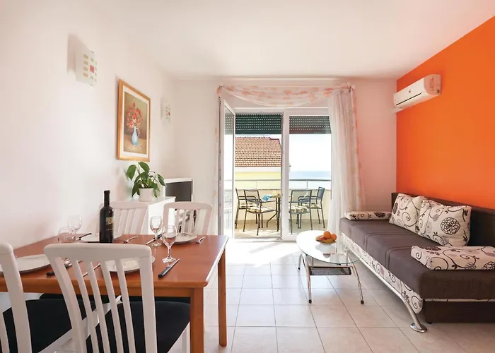 With Sea View 02 דירה *